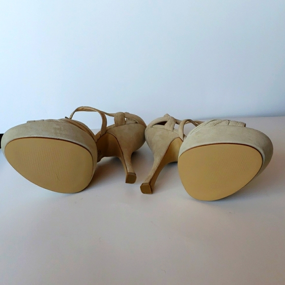 New Colin Stuart 4 1/2" suede cream heel size 7 NWT - Picture 3 of 9